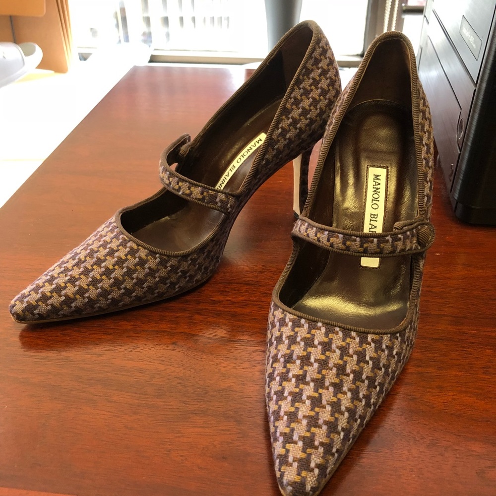Manolo Blahnik Campari Mary Jane pump